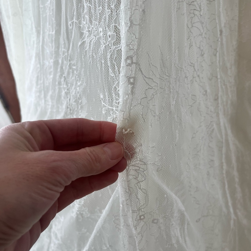 Oleg Cassini Collection Wedding Dress. Ivory in color. Size 6 - Picture 5 of 13